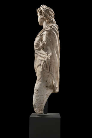 A ROMAN LIMESTONE FIGURE OF ANTINOUS - Foto 4