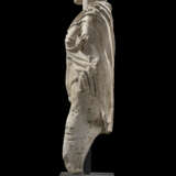 A ROMAN LIMESTONE FIGURE OF ANTINOUS - Foto 4