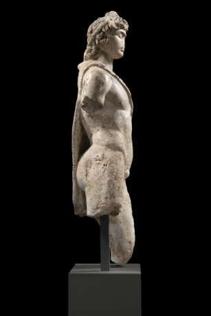 A ROMAN LIMESTONE FIGURE OF ANTINOUS - Foto 5