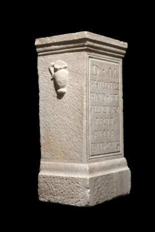 A ROMAN MARBLE STELE - Foto 3