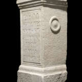 A ROMAN MARBLE STELE - Foto 4