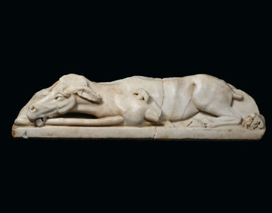 A ROMAN MARBLE SARCOPHAGUS FRAGMENT OF A FALLEN DEER - photo 1