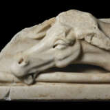 A ROMAN MARBLE SARCOPHAGUS FRAGMENT OF A FALLEN DEER - photo 2