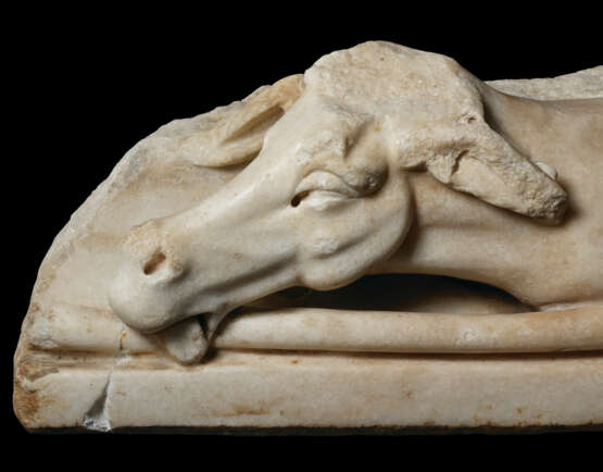 A ROMAN MARBLE SARCOPHAGUS FRAGMENT OF A FALLEN DEER - photo 2