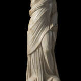 A ROMAN MARBLE DRAPED FEMALE FIGURE - photo 1