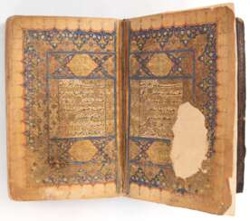 Koran-Handschrift mit Golddekor, wohl 17./ 18. Jh., Gebrauchspuren, 17,5x11,5x3,5 cm