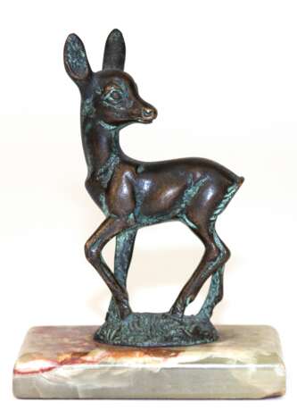 Kleine Bronzefigur "Reh", auf Onyxplinthe, Ges.-H. 7,5 cm - photo 1