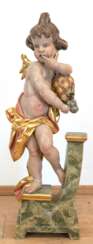 Putto-Figur &quot;Der Honigschlecker&quot;, nach Joseph Anton Feuchtmayer, 2. Hälfte 20. Jh., Lindenholz, geschnitzt, farbig gefasst und teilvergoldet, min. Farbabrieb, H. 82 cm