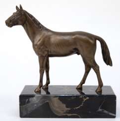 Mara, Antonin (1877-1946) &quot;Pferd&quot;, Bronze,H. 11 cm, auf Marmorplinthe, Ges.-H. 14,5 cm, unterseitig Originaletikett