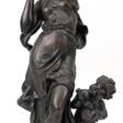 Figur &quot;Weibliche Schönheit mit Kind&quot;, Metallguß um 1900, bronziert, H. 50 cm, auf Marmorplinthe, Ges.-H. 52,5 cm - Prix ​​des enchères