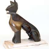 Fulvio, Pinna (geb..1948 Sardinien) "Ägyptische Katze", Bronze, braun patiniert z.T. poliert, signiert, 34x29x11 cm, auf hellem gestuften Marmorsockel, Ges.-H. 38 cm - photo 1