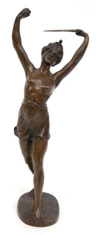 Bronze-Figur "Schwertertanz", wohl Otto Hoffmann (1885-1915), braun patiniert, auf Sockel undeutl. bezeichnet, 1 Schwertklinge fehlt, H. 26 cm - photo 1