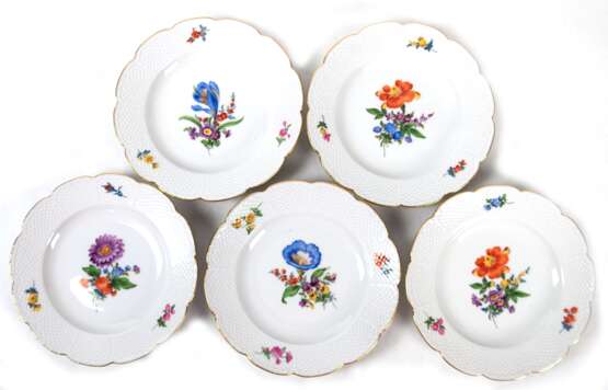 5 Meissen-Teller, Bunte Blume 3 mit Goldrand, Altozier, Schwertermarke mit 2 Schleifstrichen, Dm. 15,5 cm - photo 1