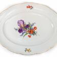 Meissen-Platte, oval, Bunte Blume 3 mit Goldrand, Altozier, Schwertermarke mit 2 Schleifstrichen, L. 36 cm - Auction prices