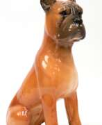 Изделия из фарфора. Große Goebel-Figur &amp;quot;Sitzender Boxer&amp;quot;, farbig glasiert, H. 33,5 cm