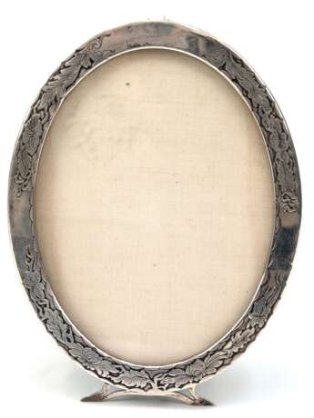 Standrahmen, Sterling-Silber, oval, floral reliefiert, ges. 16x12,5 cm - фото 1