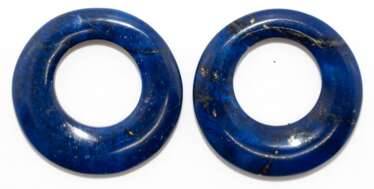 Paar Lapislazuli-Creolen-Einhänger, Juwelier Wilm/Hamburg, Ges.-Gew. 9,2 g, Dm. 2,9 cm