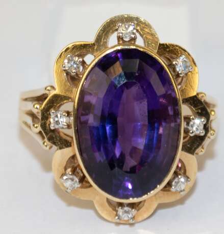 Ring, GG 585, ca. 7,1 g, Amethyst ca. 1,5 x 1,1 cm, 8 Brillanten ca. 0,24 ct., RG 56, Innendurchmesser 17.8 mm - photo 1