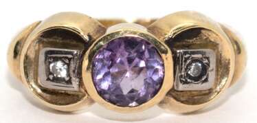 Ring, 585er GG, besetzt mit 2 Brillanten von zus.ca. 0,04 ct. und 1 rund facettierten Amethyst, innere Gravur dat. 1961, Ges.-Gew. 2,67, RG 49