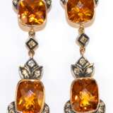 Ohrhänger, 750er GG, facettierte Citrine von zus. ca. 10,48 ct., Brillanten in Silberfassung von ca. 0,90 ct, Gesamtlänge ca. 4,1 cm, zus. ca. 12,8 g - photo 1