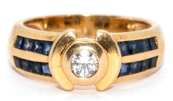 Ring, 750er GG, besetzt mit 1 Brillanten von ca. 0,25 ct. und 16 Saphiren, Ges.-Gew. 6,87 g, RG 53,5 - photo 1