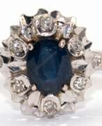 Jewelry. Ring, 750er WG, besetzt mit 1 oval facettiertem Saphir und 6 Brillanten, Ges.-Gew. 3,15 g, RG 55