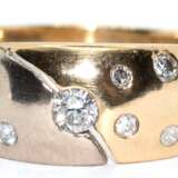 Ring, 585er GG/WG, besetzt mit 10 Brillanten von zus. ca. 0,32 ct., Ges.-Gew. 4,19 g, RG 57 - photo 1