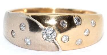 Ring, 585er GG/WG, besetzt mit 10 Brillanten von zus. ca. 0,32 ct., Ges.-Gew. 4,19 g, RG 57