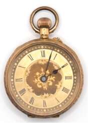 Damen-Taschenuhr, um 1900, 18 k GG, floral reliefierter Deckel mit kleiner Monogramm-Kartusche &quot;M.A.&quot;, Handaufzug, goldfarbenes verziertes Ziffernblatt mit römischen Zahlen, gangfähig, ges. 27,5 g, Dm. 3,3 cm…