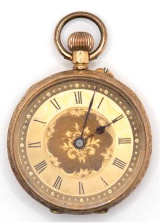 Damen-Taschenuhr, um 1900, 18 k GG, floral reliefierter Deckel mit kleiner Monogramm-Kartusche "M.A.", Handaufzug, goldfarbenes verziertes Ziffernblatt mit römischen Zahlen, gangfähig, ges. 27,5 g, Dm. 3,3 cm… - photo 1