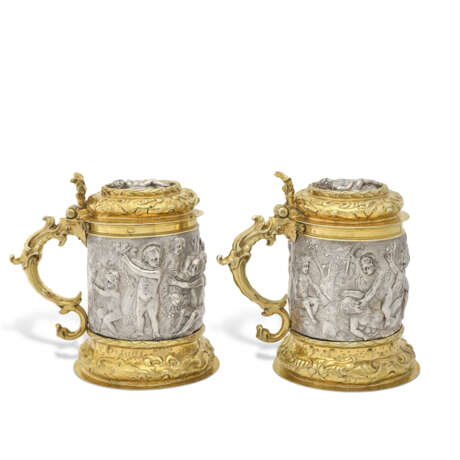 PAIRE DE TANKARDS ALLEMANDS EN ARGENT ET VERMEIL - фото 2