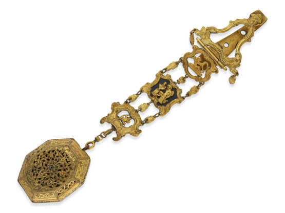 Taschenuhr/Halsuhr: Fragment einer oktogonalen, besonders großen Halsuhr mit Chatelaine, ehemals mit Schlagwerk, vermutlich 17. Jahrhundert - фото 2