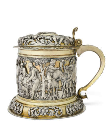 LARGE TANKARD ALLEMAND EN ARGENT ET VERMEIL - photo 1