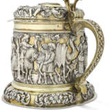 LARGE TANKARD ALLEMAND EN ARGENT ET VERMEIL - photo 2