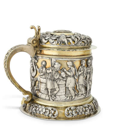 LARGE TANKARD ALLEMAND EN ARGENT ET VERMEIL - photo 3