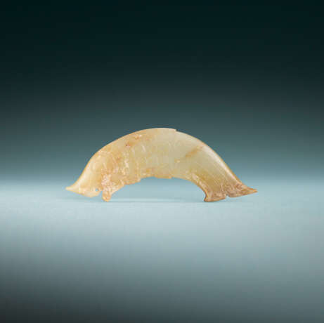 A JADE FISH-FORM PENDANT - photo 1