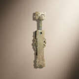 A JADE-HILT BRONZE KNIFE AND A BRONZE-INSET JADE SCABBARD - photo 3