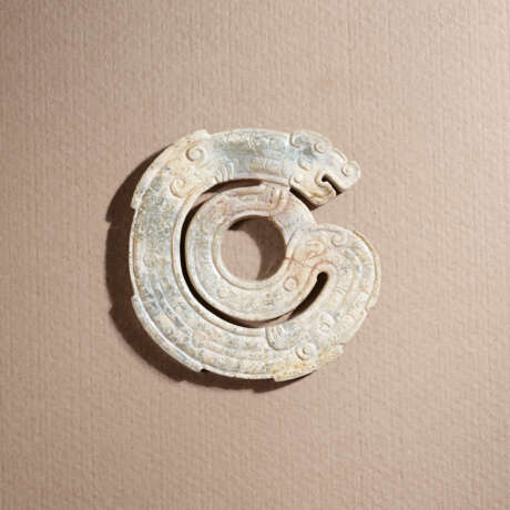 A JADE OPENWORK DRAGON-FORM PENDANT, JUE - photo 2