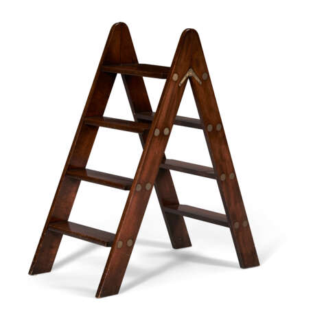 AN ENGLISH MAHOGANY FOLDING LIBRARY LADDER - photo 1