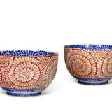 A PAIR OF JAPANESE PORCELAIN BOWLS - фото 1