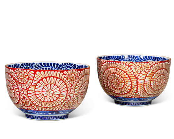 A PAIR OF JAPANESE PORCELAIN BOWLS - фото 1