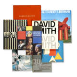 Group of 25 books on 20th-century artists and artists’ books - Foto 1