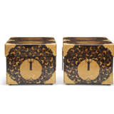 A PAIR OF TWO JAPANESE LACQUER TRAVELLING CHESTS (HASAMIBAKO) - фото 2