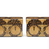 A PAIR OF TWO JAPANESE LACQUER TRAVELLING CHESTS (HASAMIBAKO) - фото 3