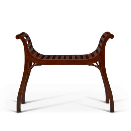 A GEORGE III MAHOGANY WINDOW BENCH - фото 3