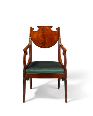 A PAIR OF RUSSIAN MAHOGANY AND PARCEL-GILT ARMCHAIRS - фото 2