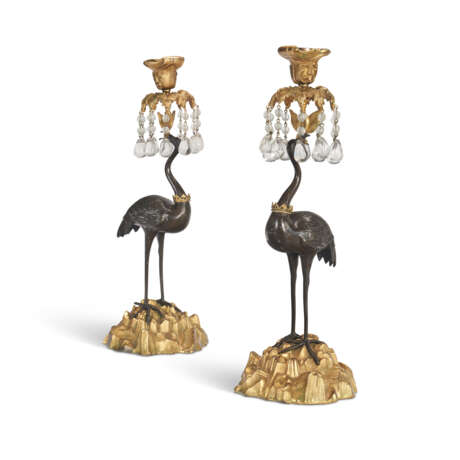 A PAIR OF EARLY VICTORIAN ORMOLU, PATINATED BRONZE AND ROCK CRYSTAL CANDLESTICKS - Foto 1