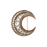 ANTIQUE PAIR OF DIAMOND AND ENAMEL CRESCENT BROOCHES - фото 2