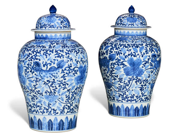 A PAIR OF CHINESE STYLE PORCELAIN BLUE AND WHITE VASES AND COVERS - photo 1