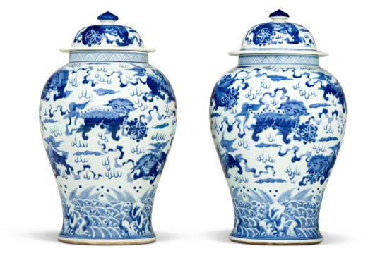 A PAIR OF CHINESE PORCELAIN BLUE AND WHITE BALUSTER VASES AND COVERS - photo 1